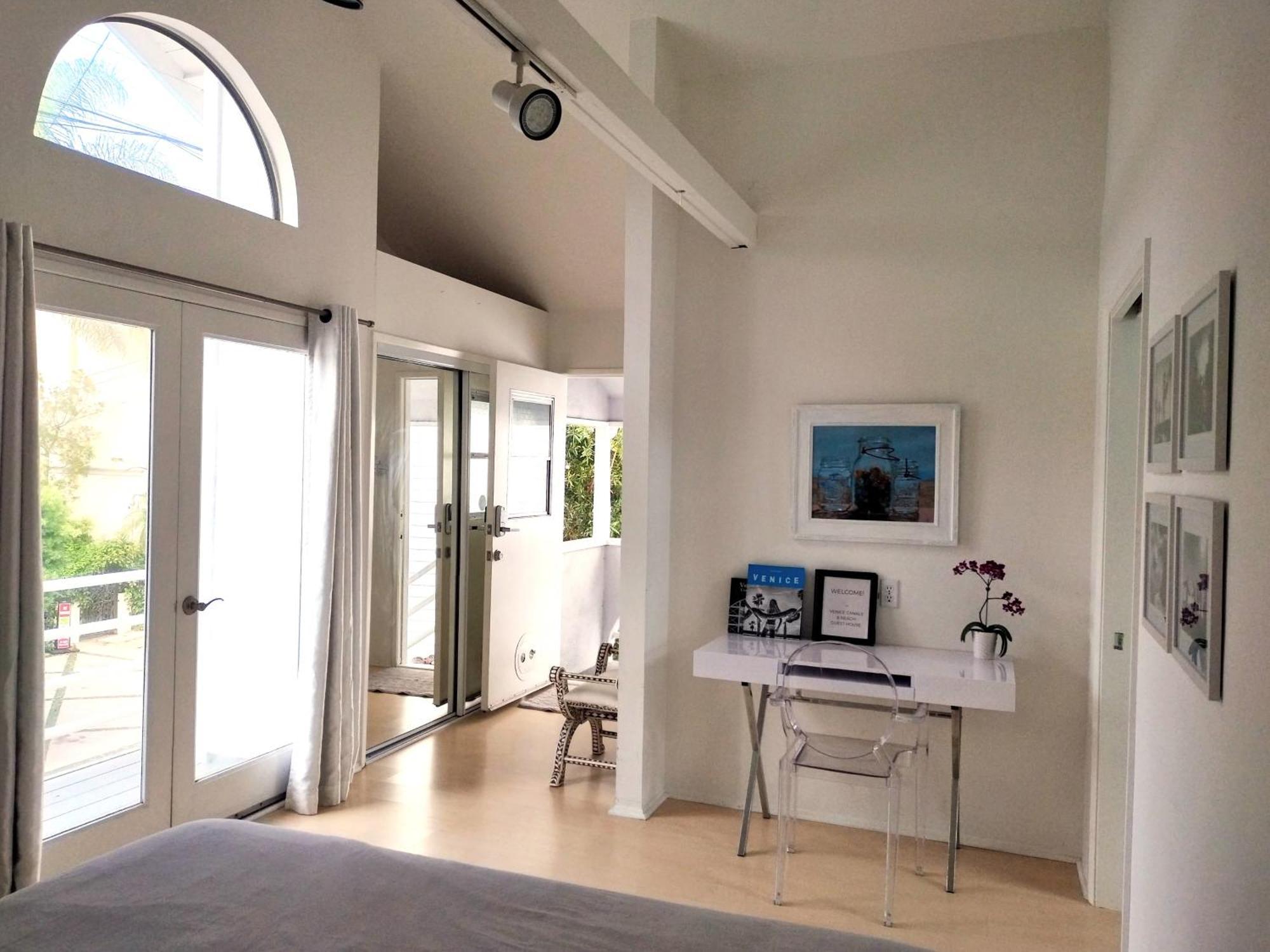 Venice Canals & Apartment